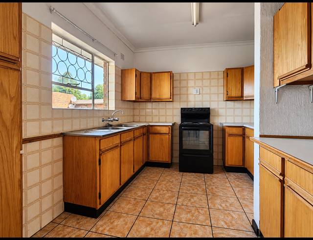 2 BEDROOM FLAT FOR SALE IN THREE RIVERS